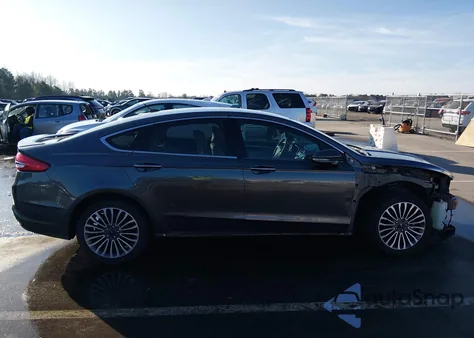 2018 Ford Fusion Titanium z USA, uszkodzony, nr VIN 3FA6P0D9XJR188547